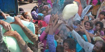 पाकिस्तानको पञ्जाबमा निःशुल्क आटाका लागि हानथाप, भिडले थिचेर चार वृद्धको मृत्यु